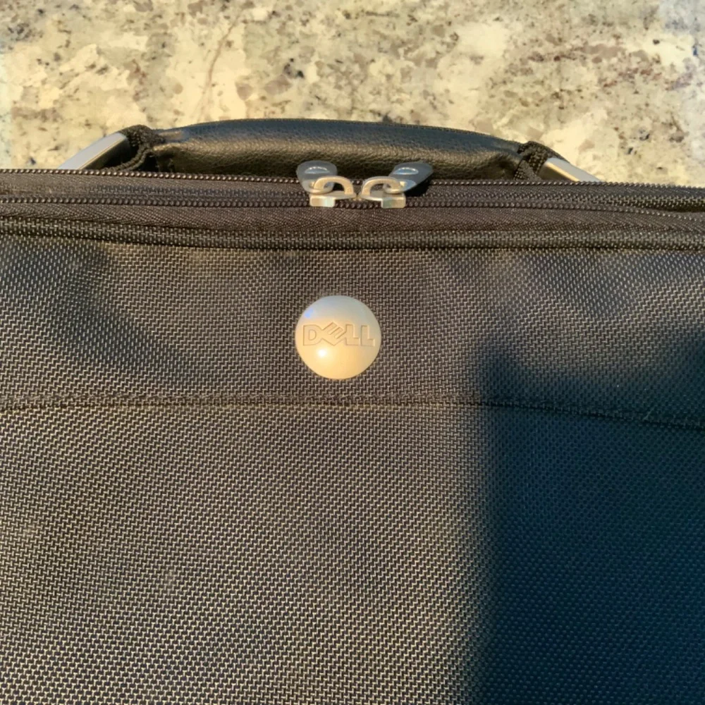 DELL LAPTOP TRAVELING CASE $25